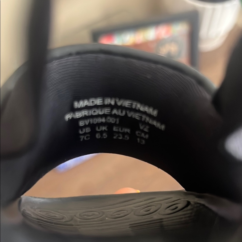 Nike Black Slide Sandals - Picture 6 of 6